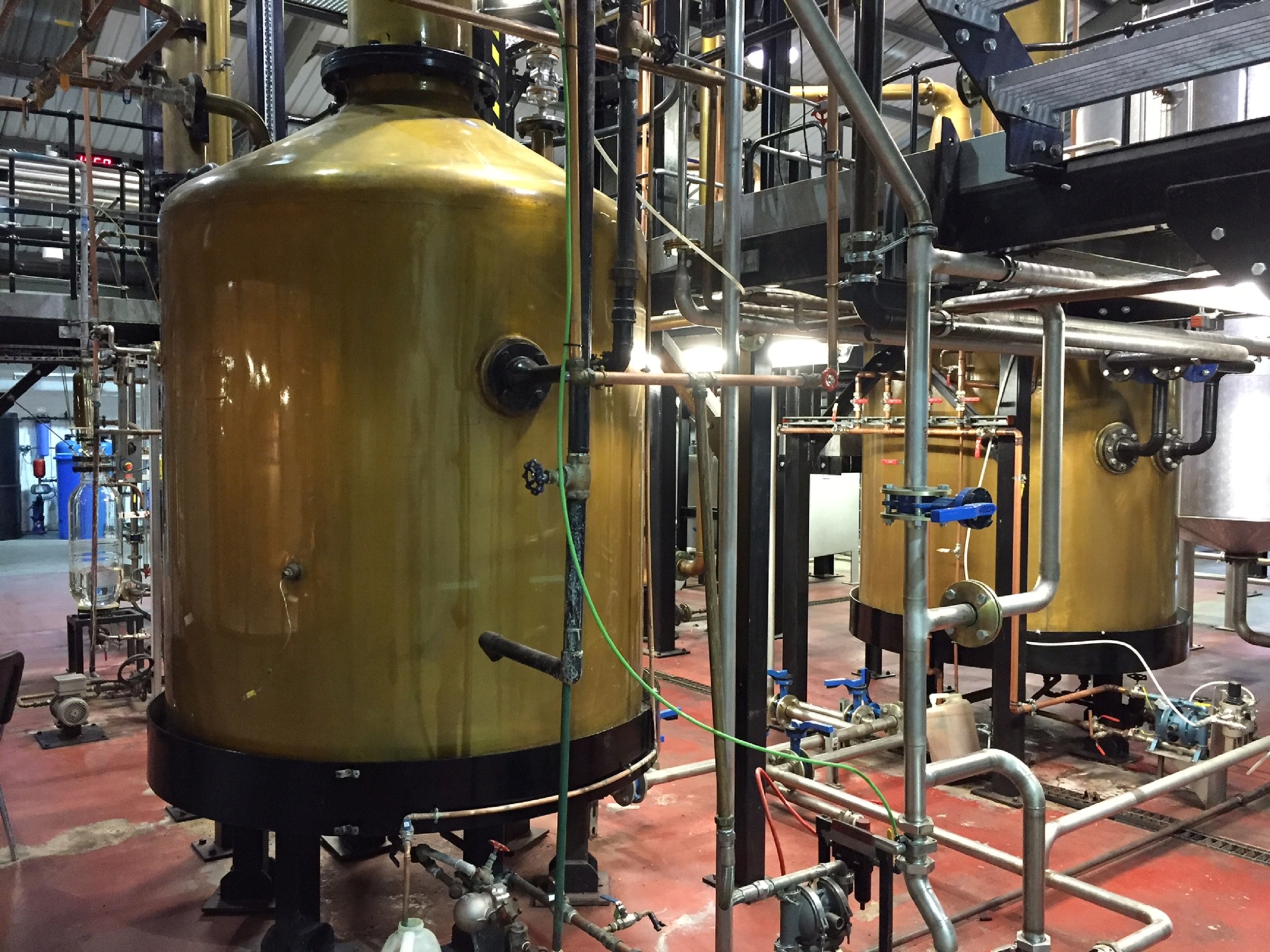 a picture showing the two faraday still used to make Penderyn whiskey