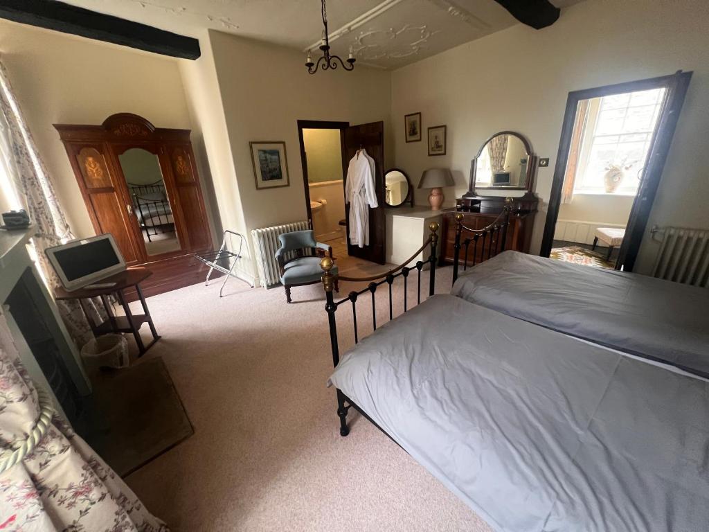 Cosy twin bedroom with neutral tones and garden views at Cantre Sely