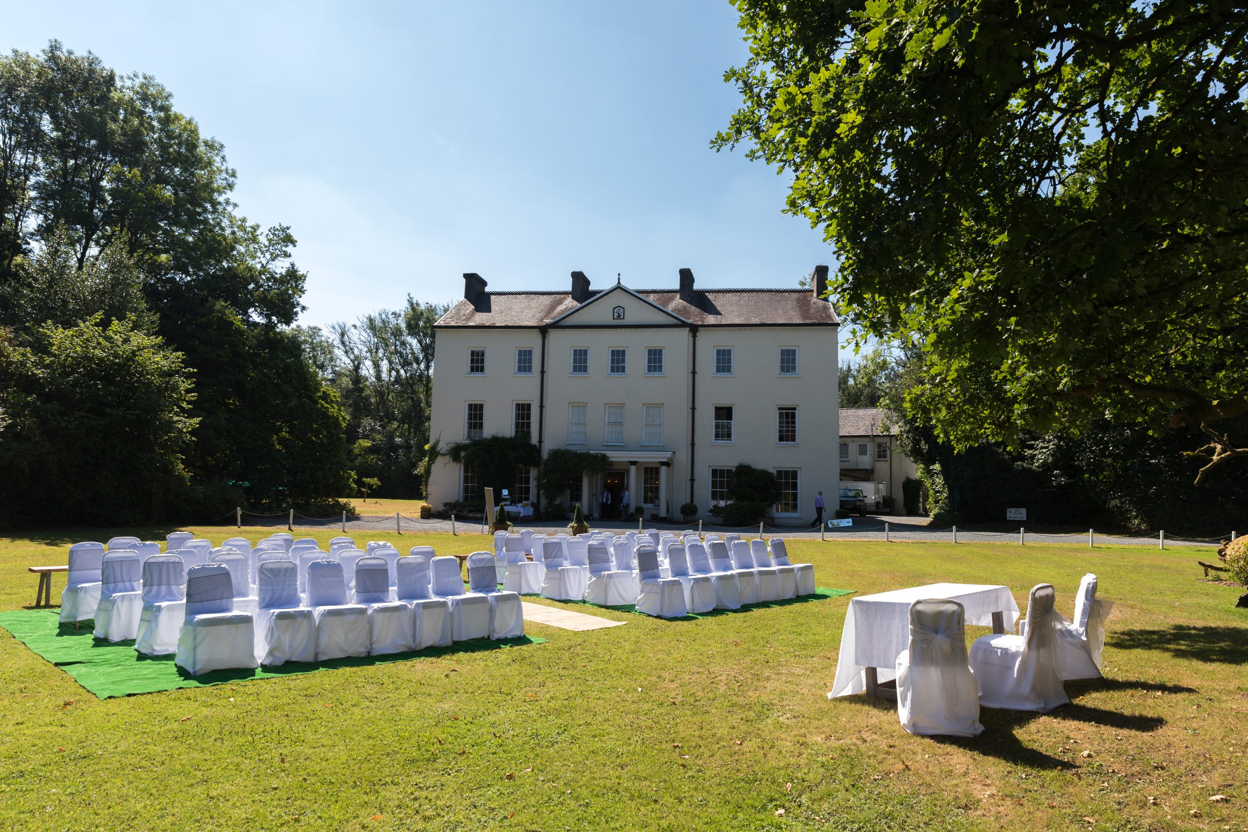 outdoors wedding at the mansion in the garden
