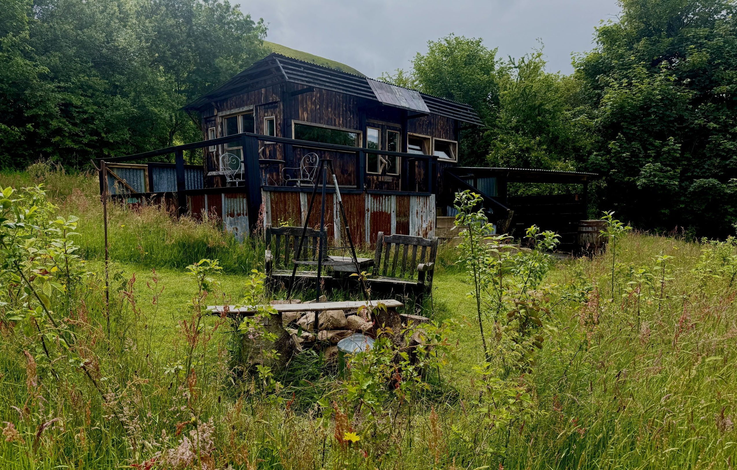 Caban Tarren off-grid cabin overlooking the Black Mountains in Bannau Brycheiniog