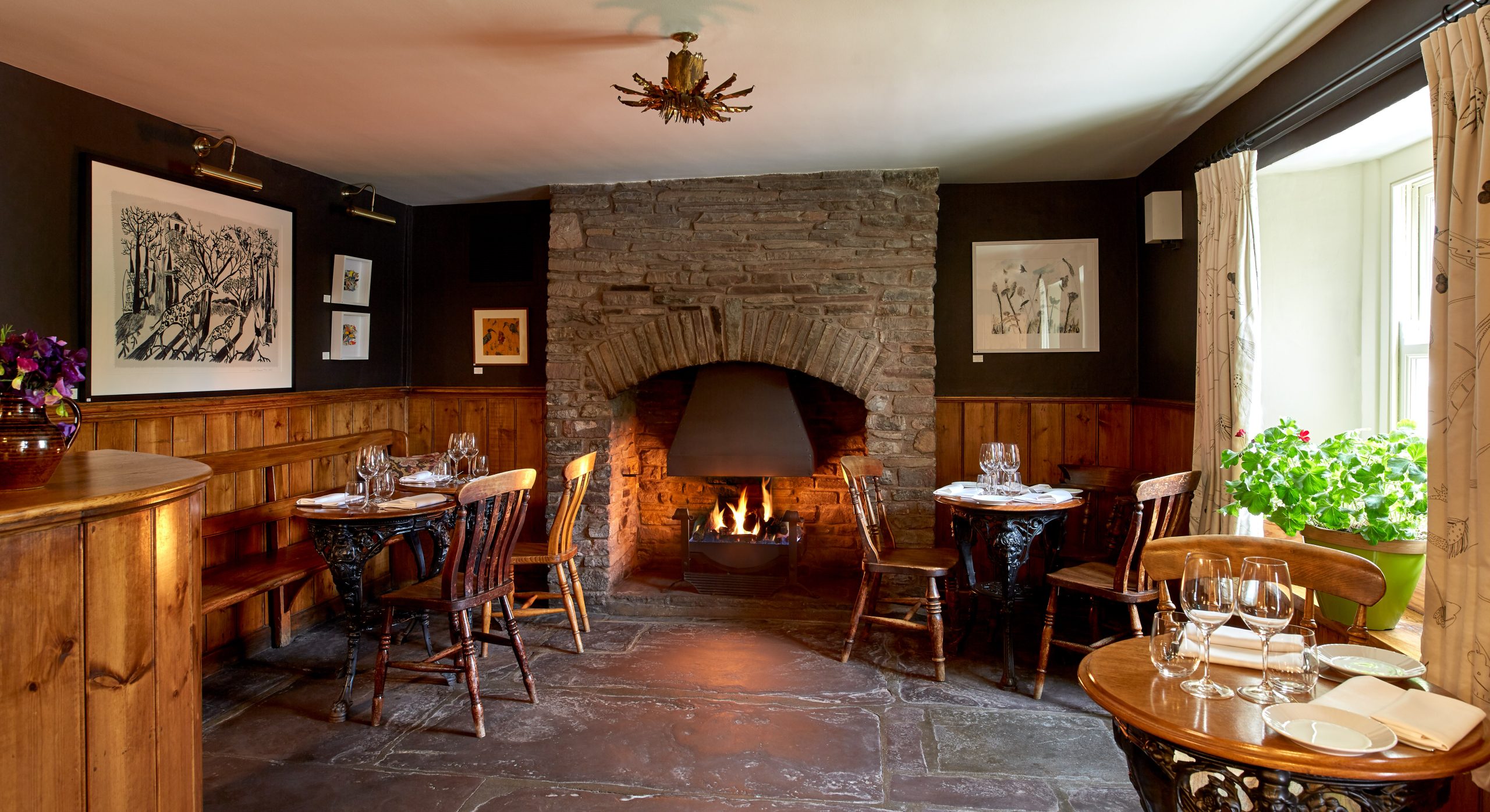 The Walnut Tree restaurant near Abergavenny in Bannau Brycheinio